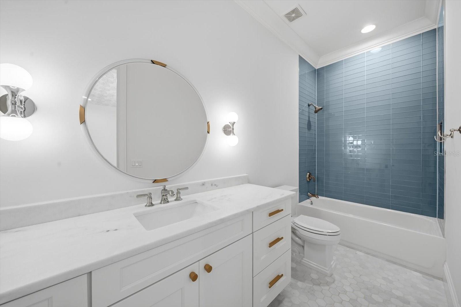 fourth bedroom full bath with tub