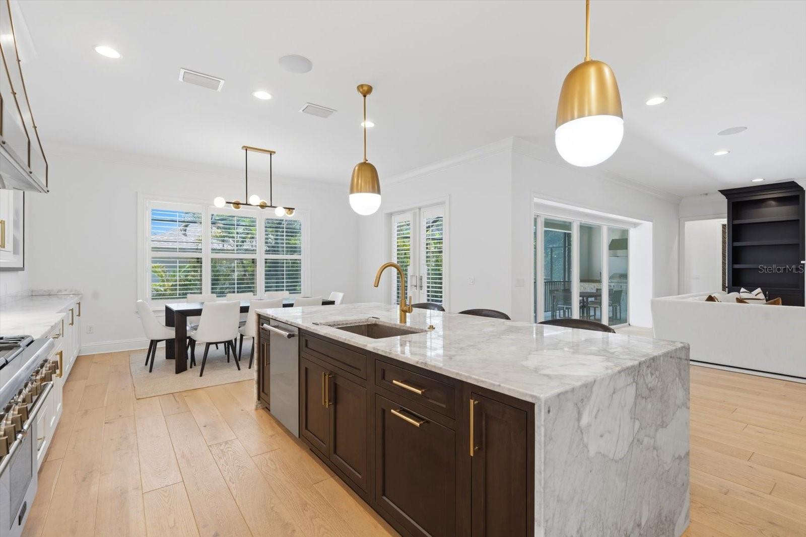 additional pictures of kitchen