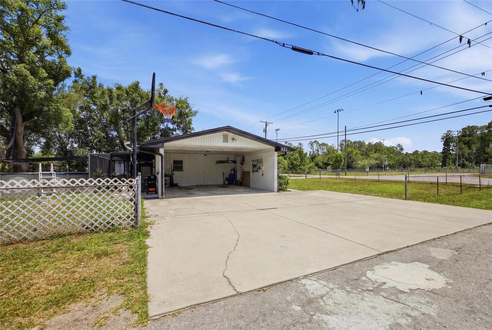 car port and large driveway