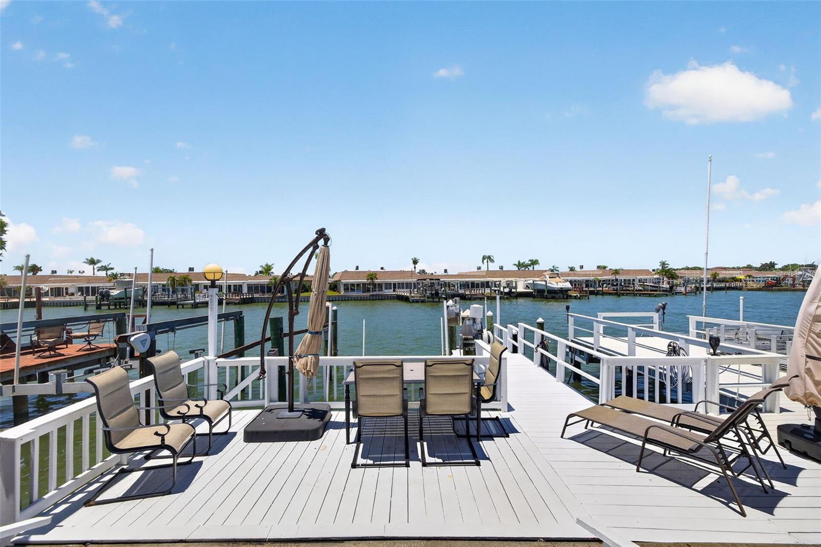 Deck with Boatlift