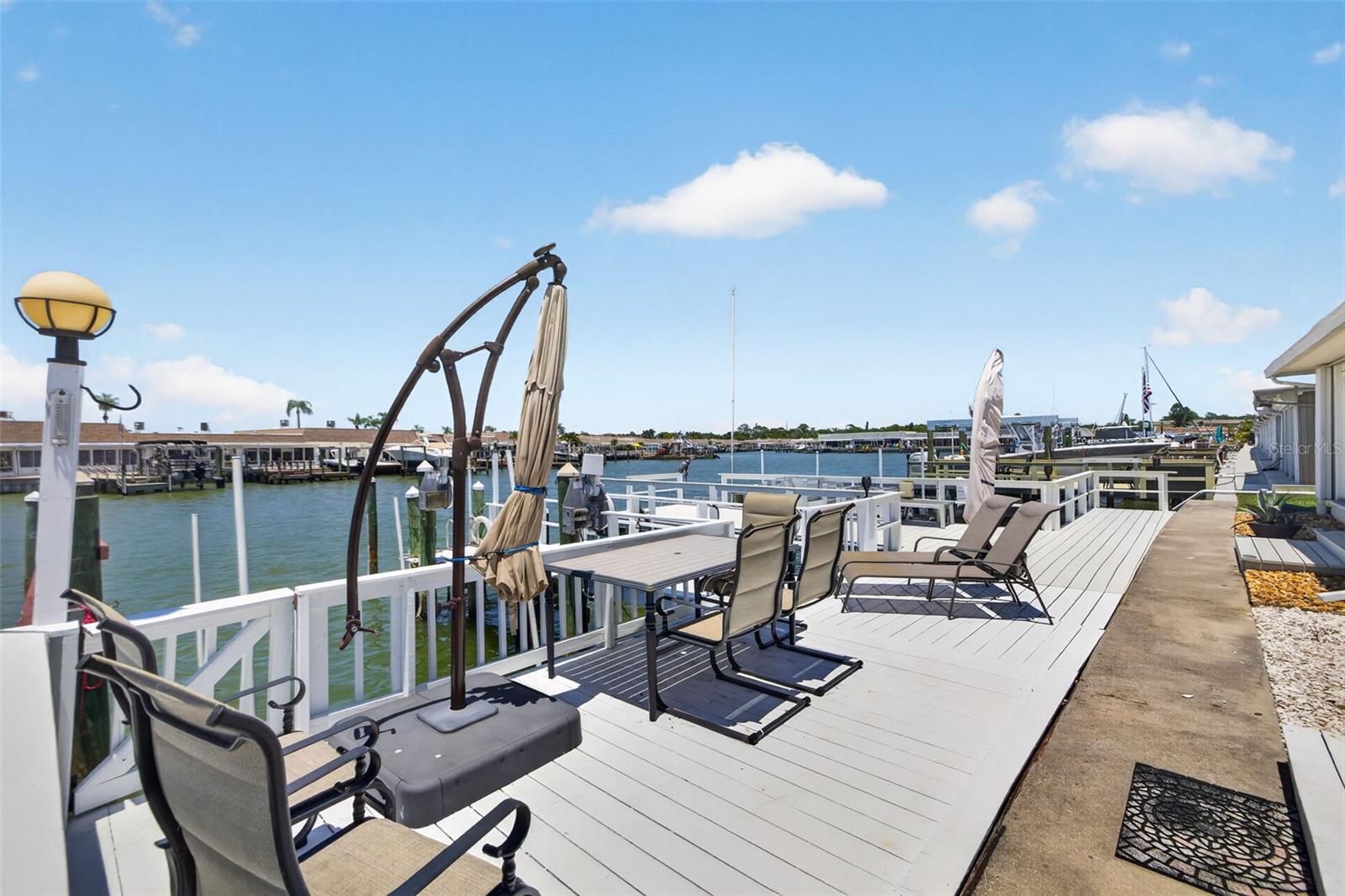 Deck with Boatlift
