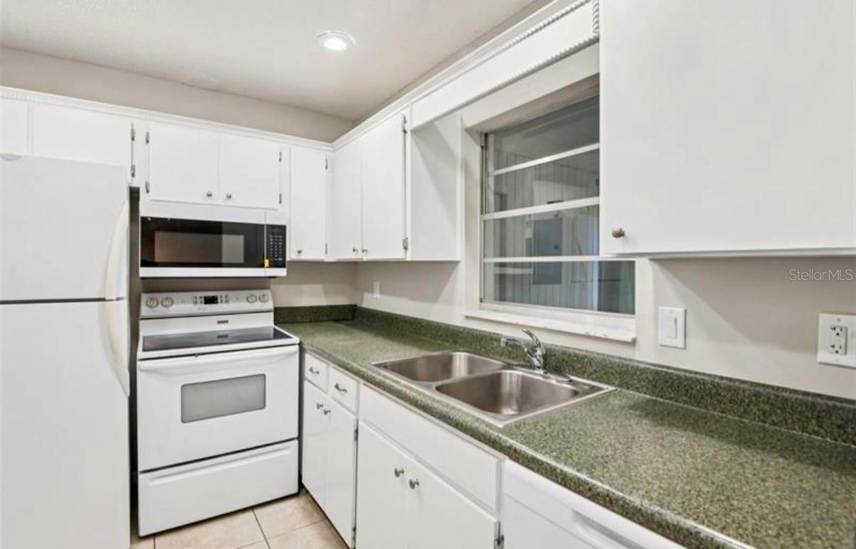 Full Kitchen
