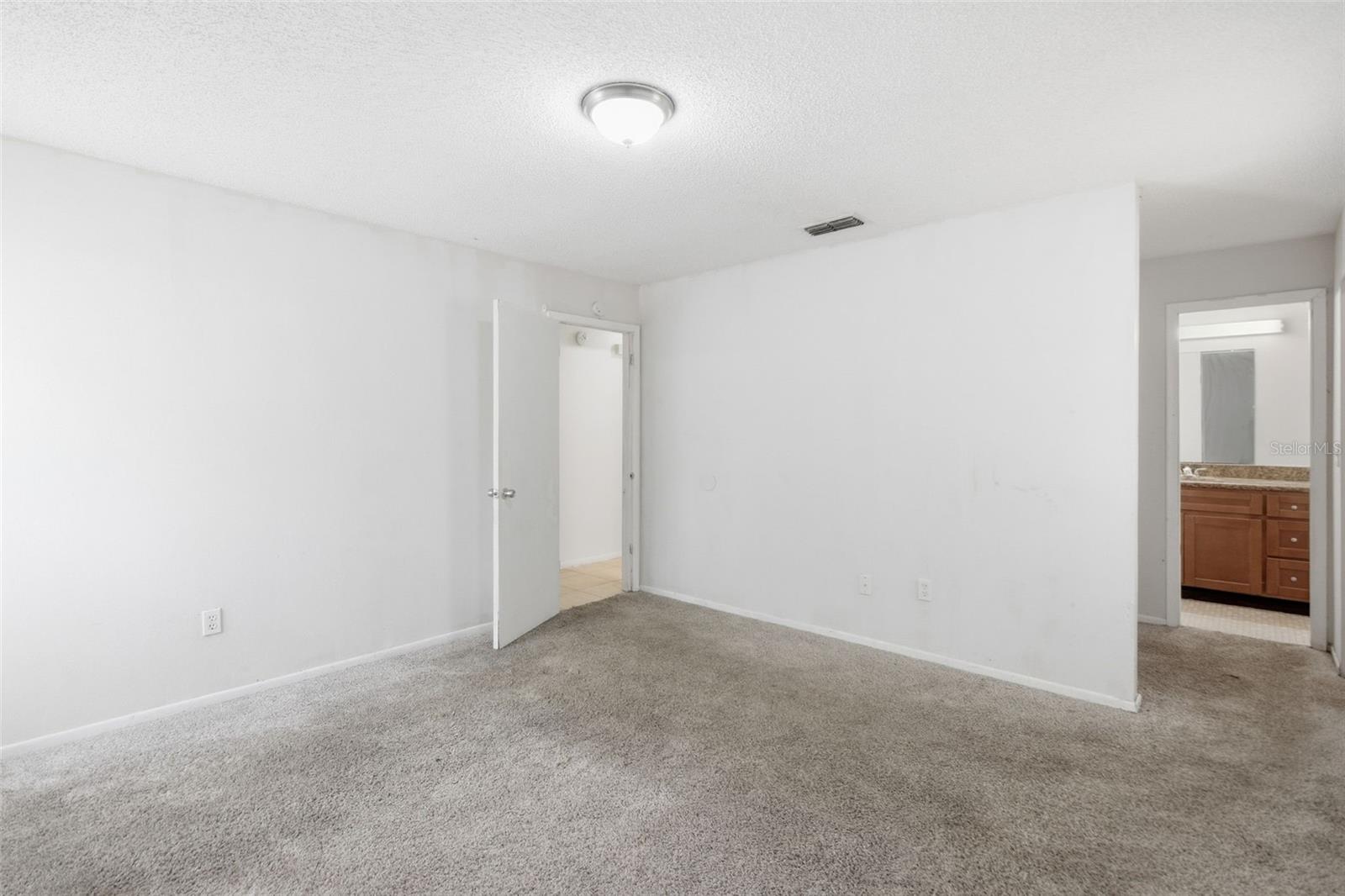 O6408960