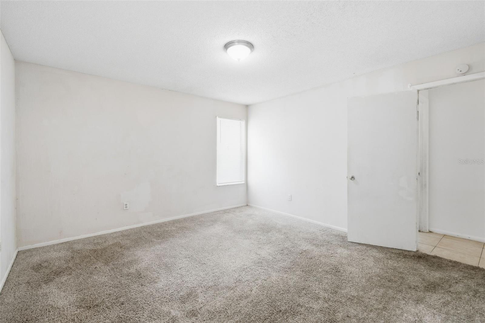 O6408960