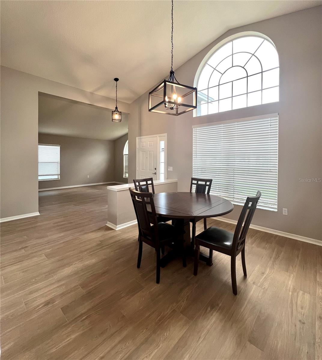 Entry and separate formal dining room and living room