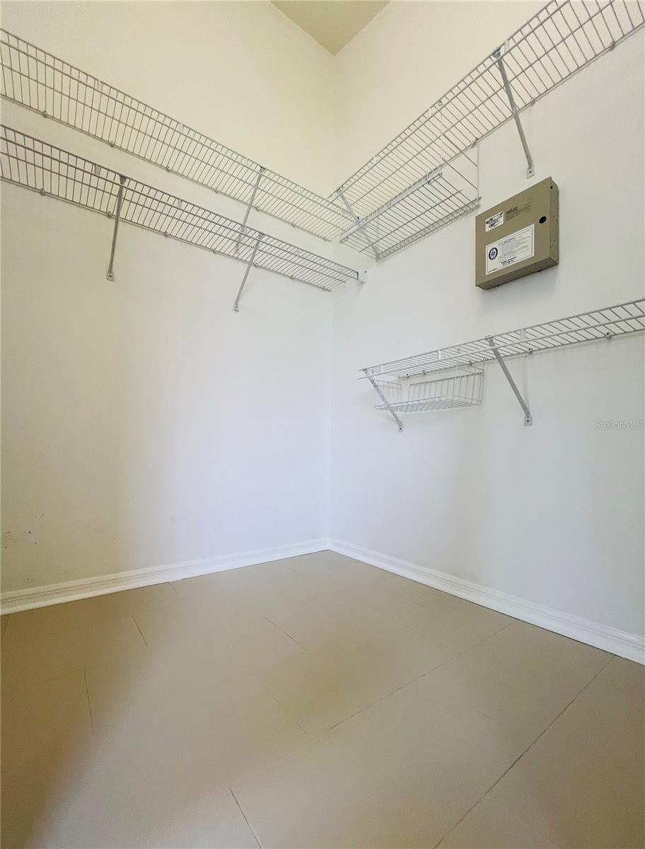 walk in closet