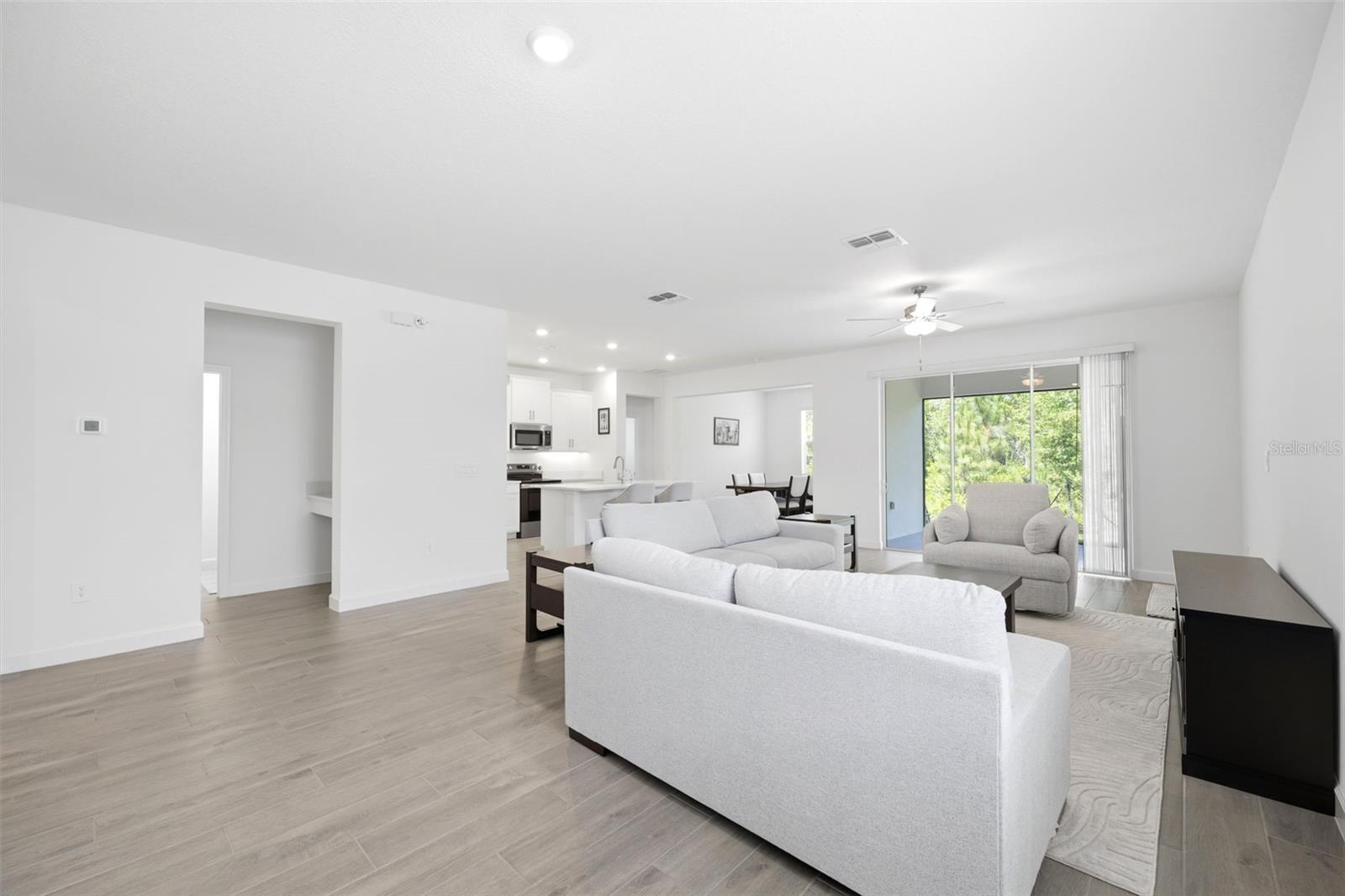 Living/Kitchen