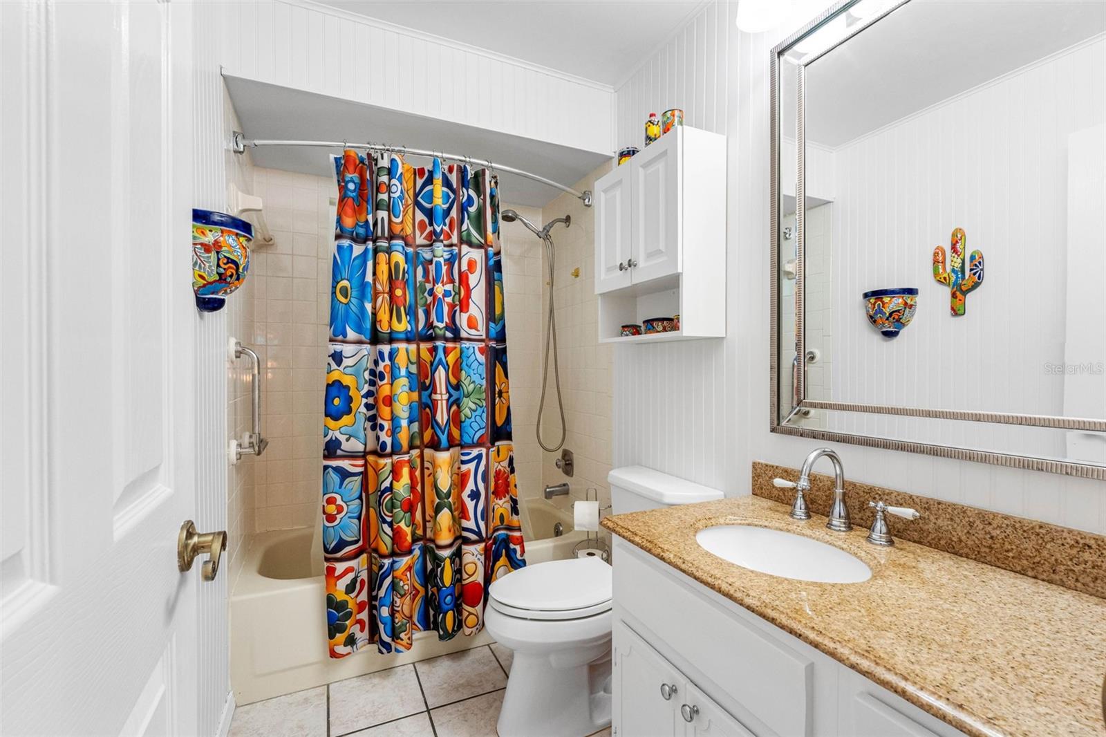 2nd Bathroom with tub/shower combo - granite countertop
