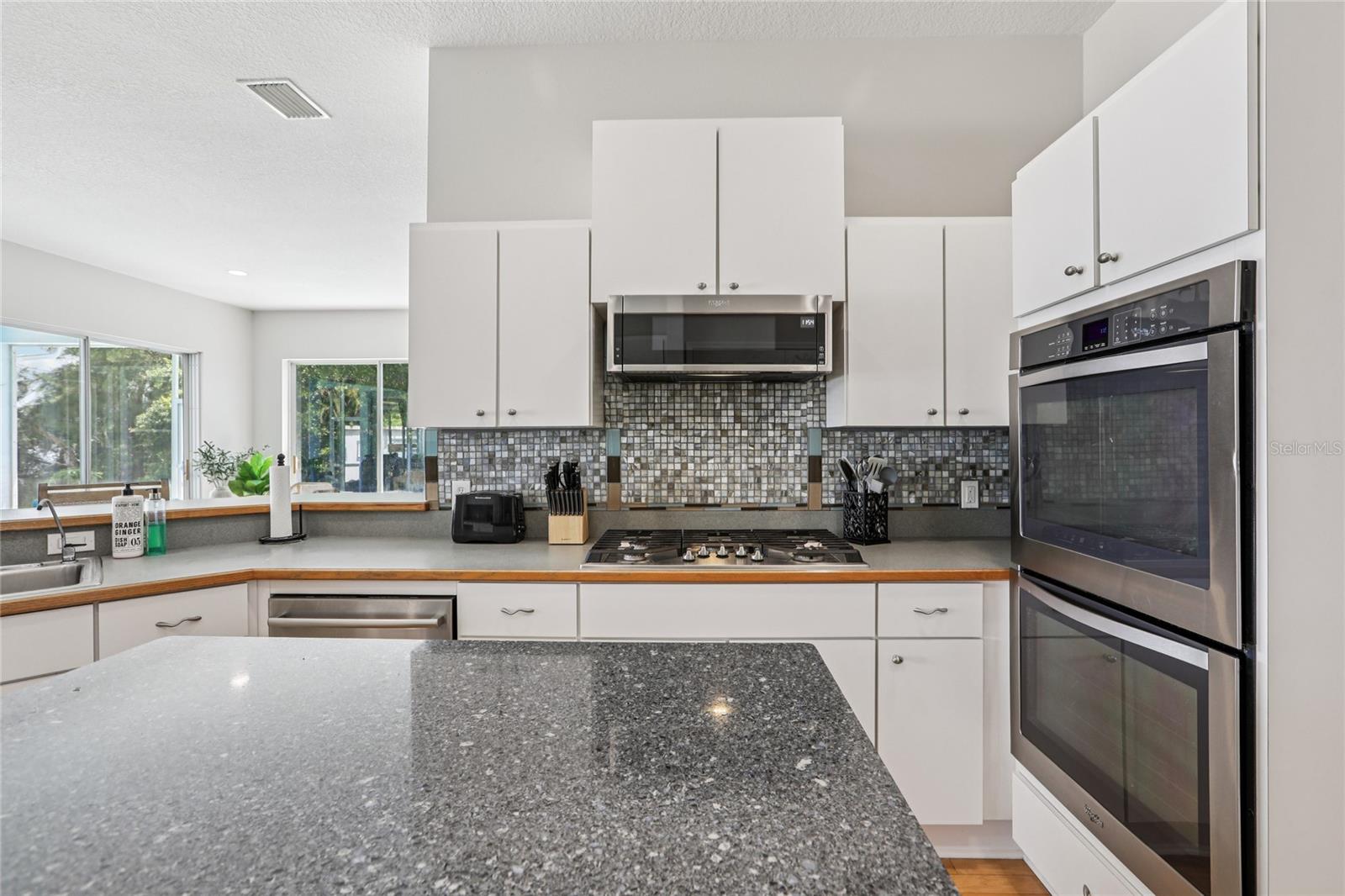 Double Oven / Gas Cooktop