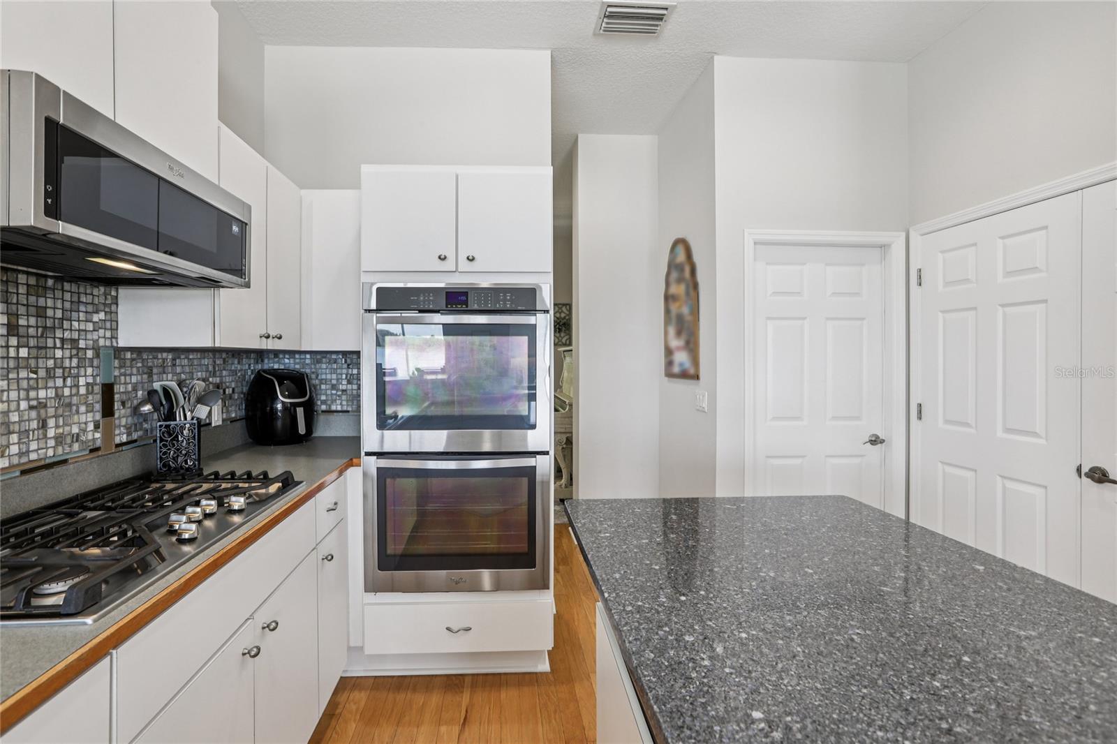 Gas Cooktop / Double Oven