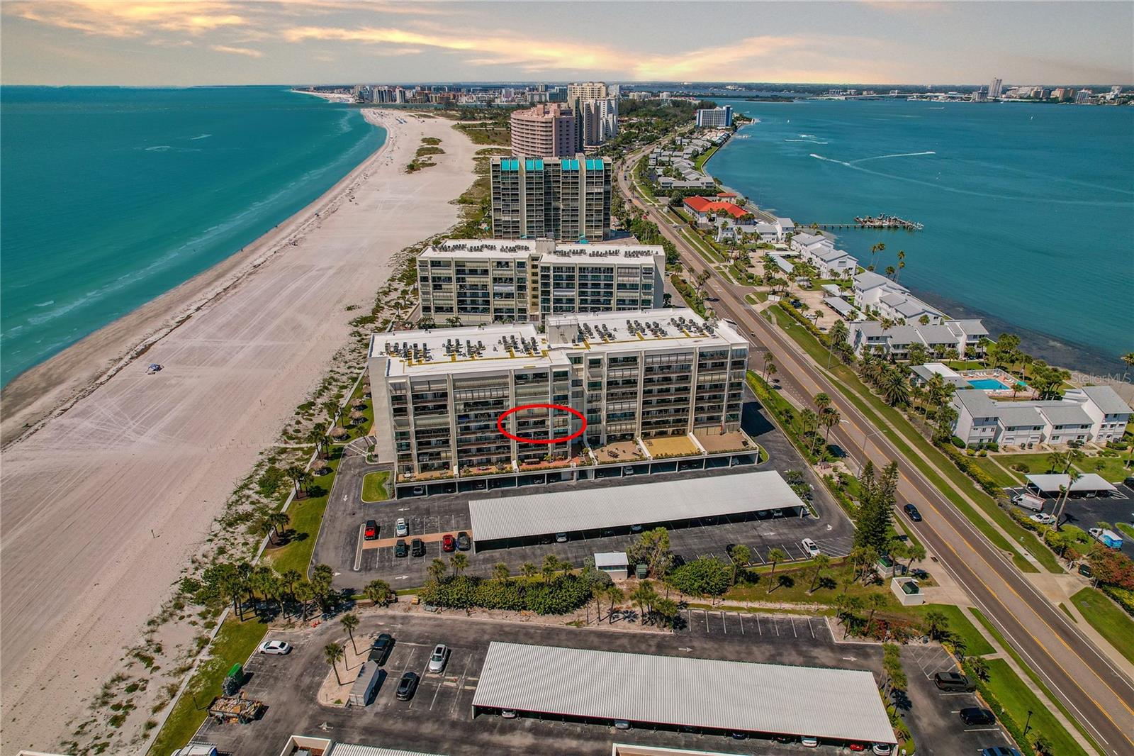 ENJOY GULF AND INTRACOASTAL WATER VIEWS!