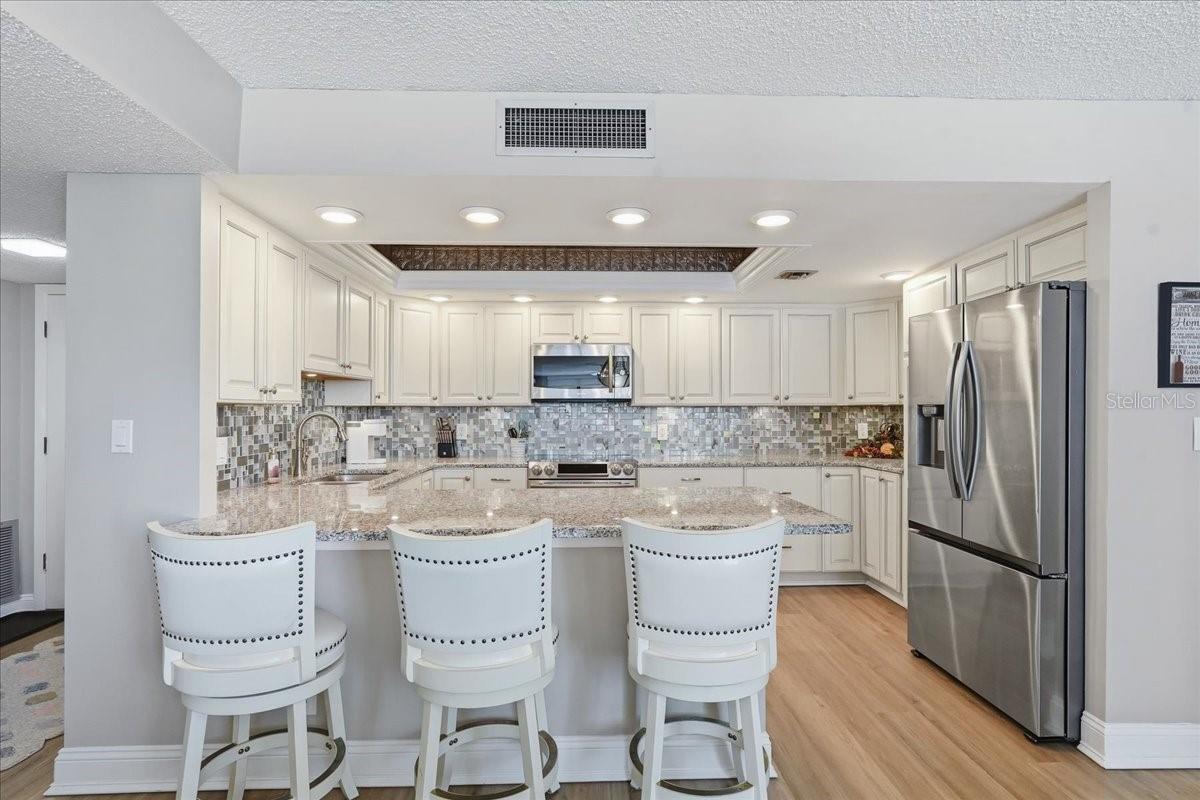BREAKFAST BAR IN KITCHEN