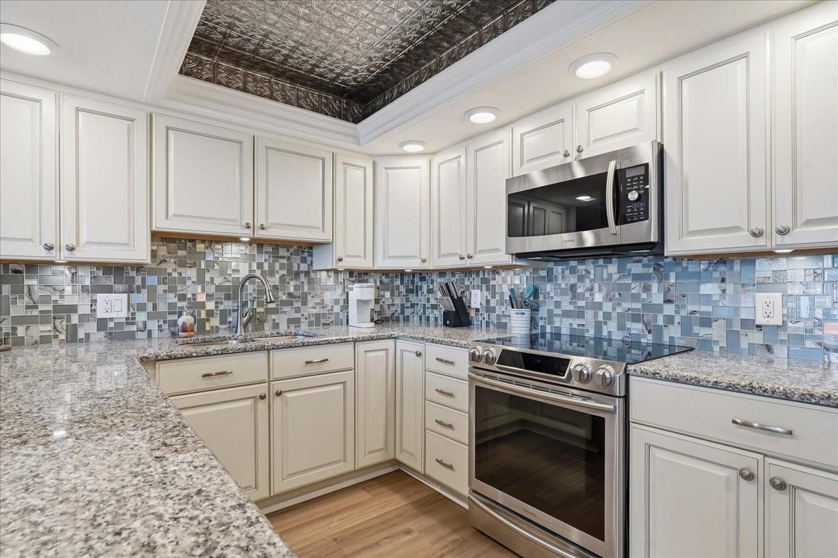 GREAT STORAGE IN THE KITCHEN