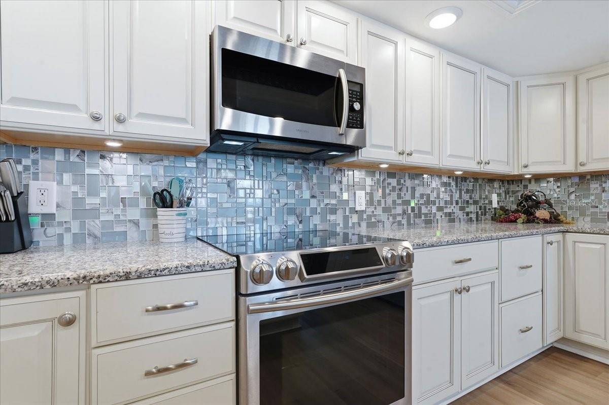 STAINLESS STEEL APPLIANCES