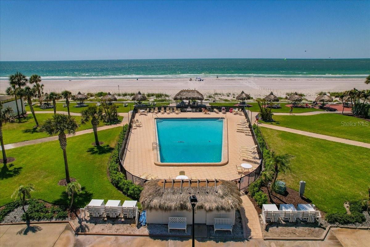 WATERFRONT COMMUNITY POOL AND TIKI HUTS IN ALL THE RIGHT PLACES!