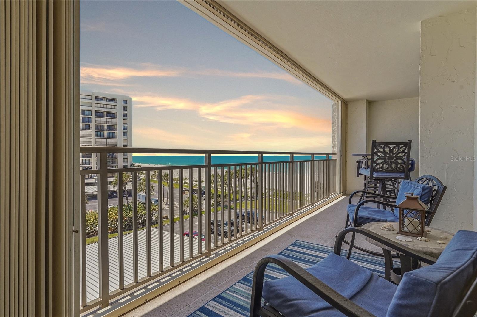 PRIVATE BALCONY