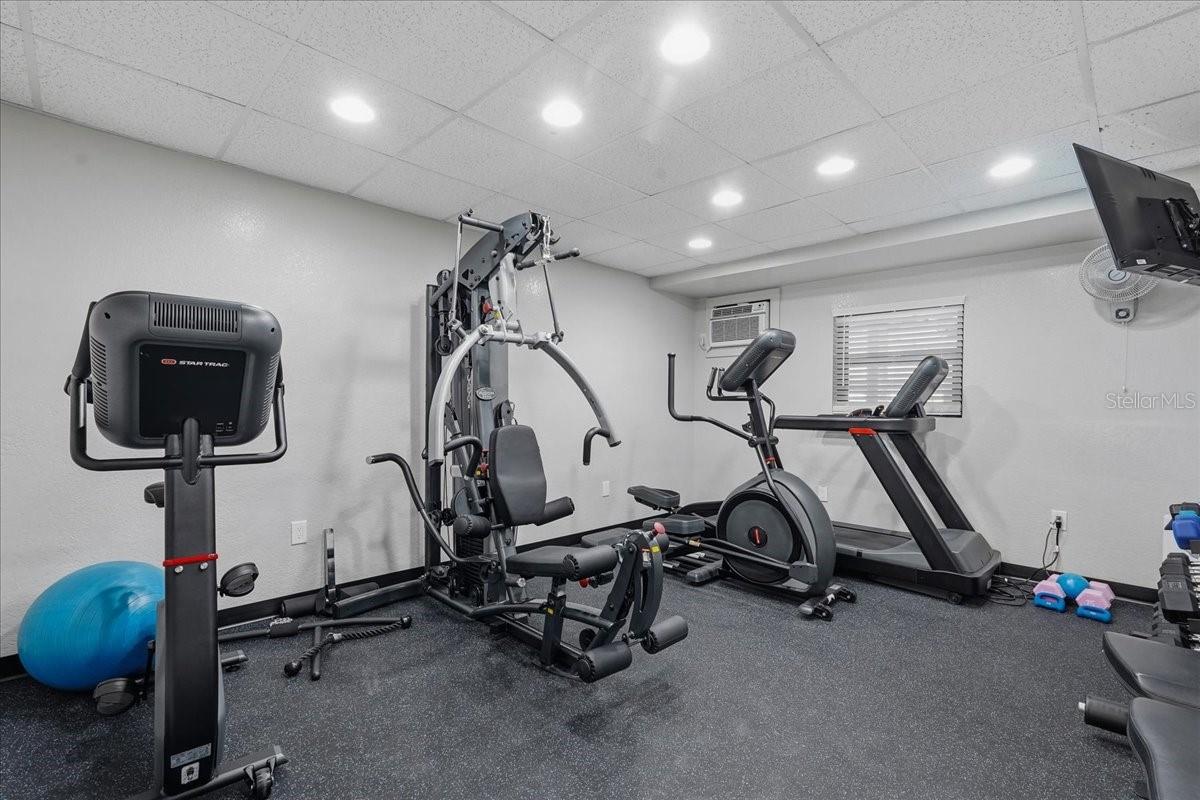COMMUNITY FITNESS CENTER