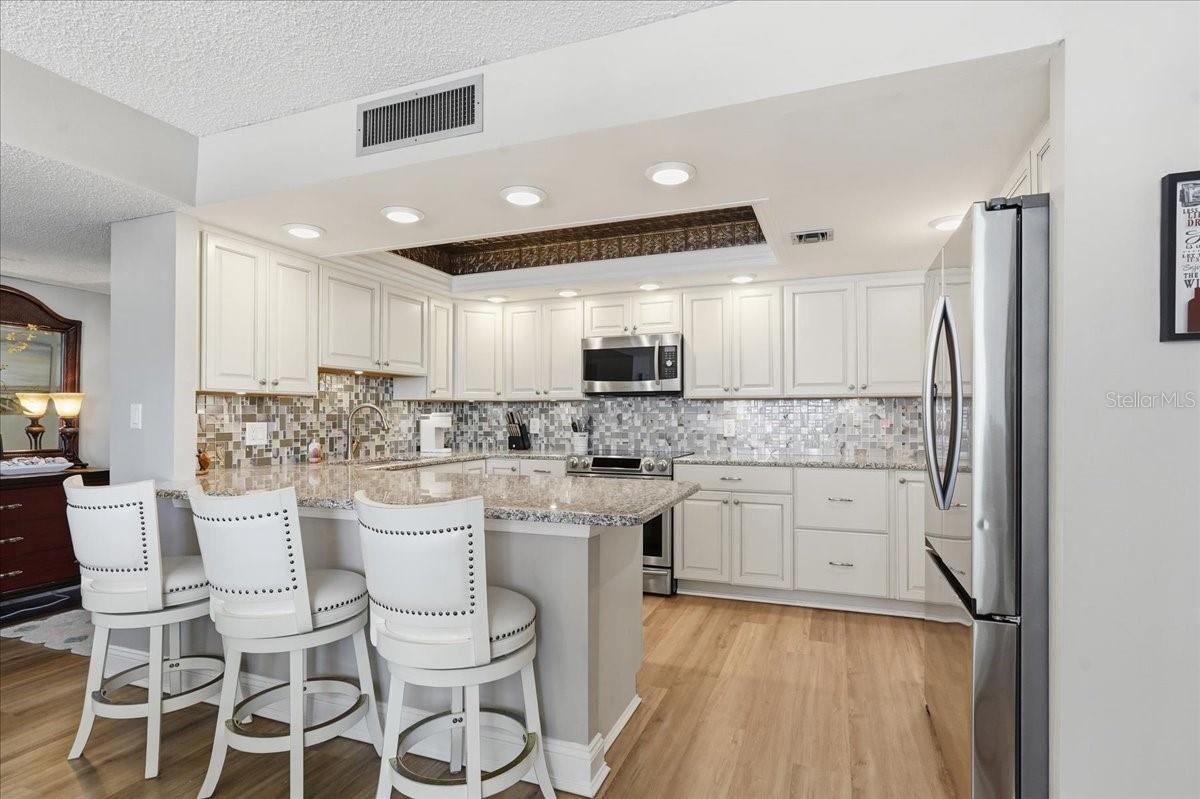 BEAUTIFULLY APPOINTED KITCHEN