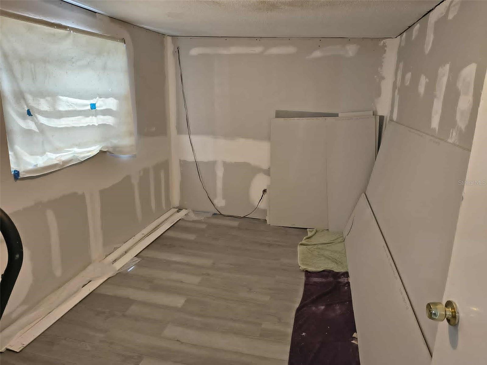 Extra room (home office, craft room, library, excercise room, etc)