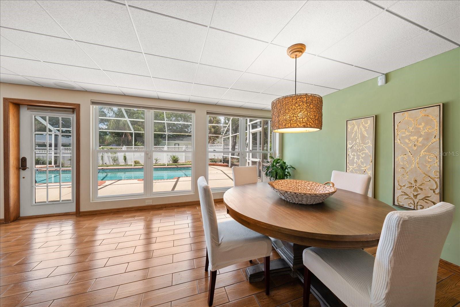 The spacious layout includes an additional eat-in area, ideal for casual meals or entertaining guests.