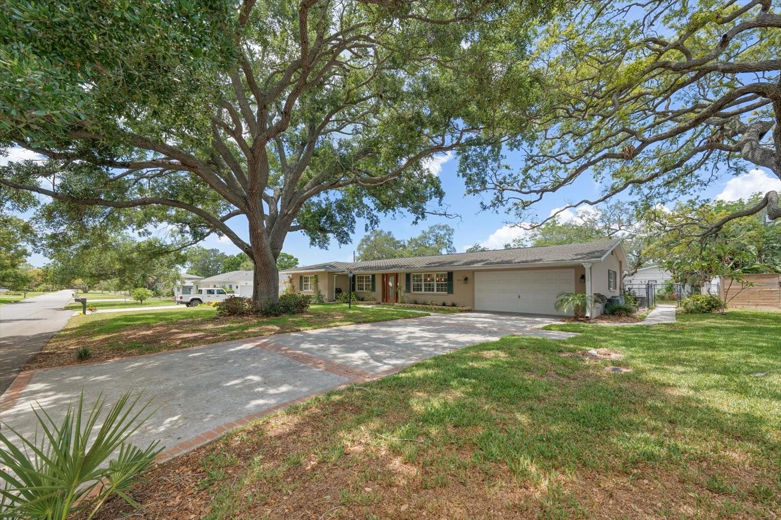 A gracious home located in the heart of Harbor Bluffs!