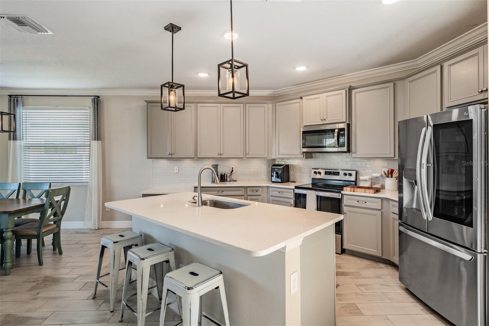 TB8510241