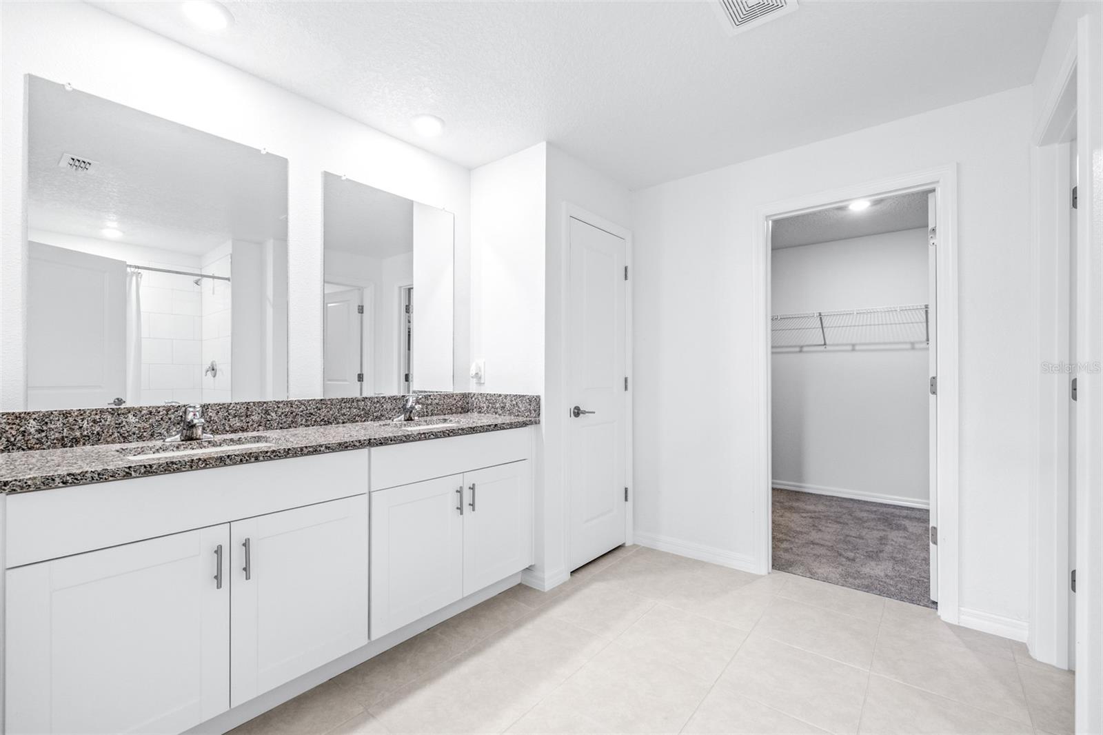 En Suite With Dual Sinks 13x10