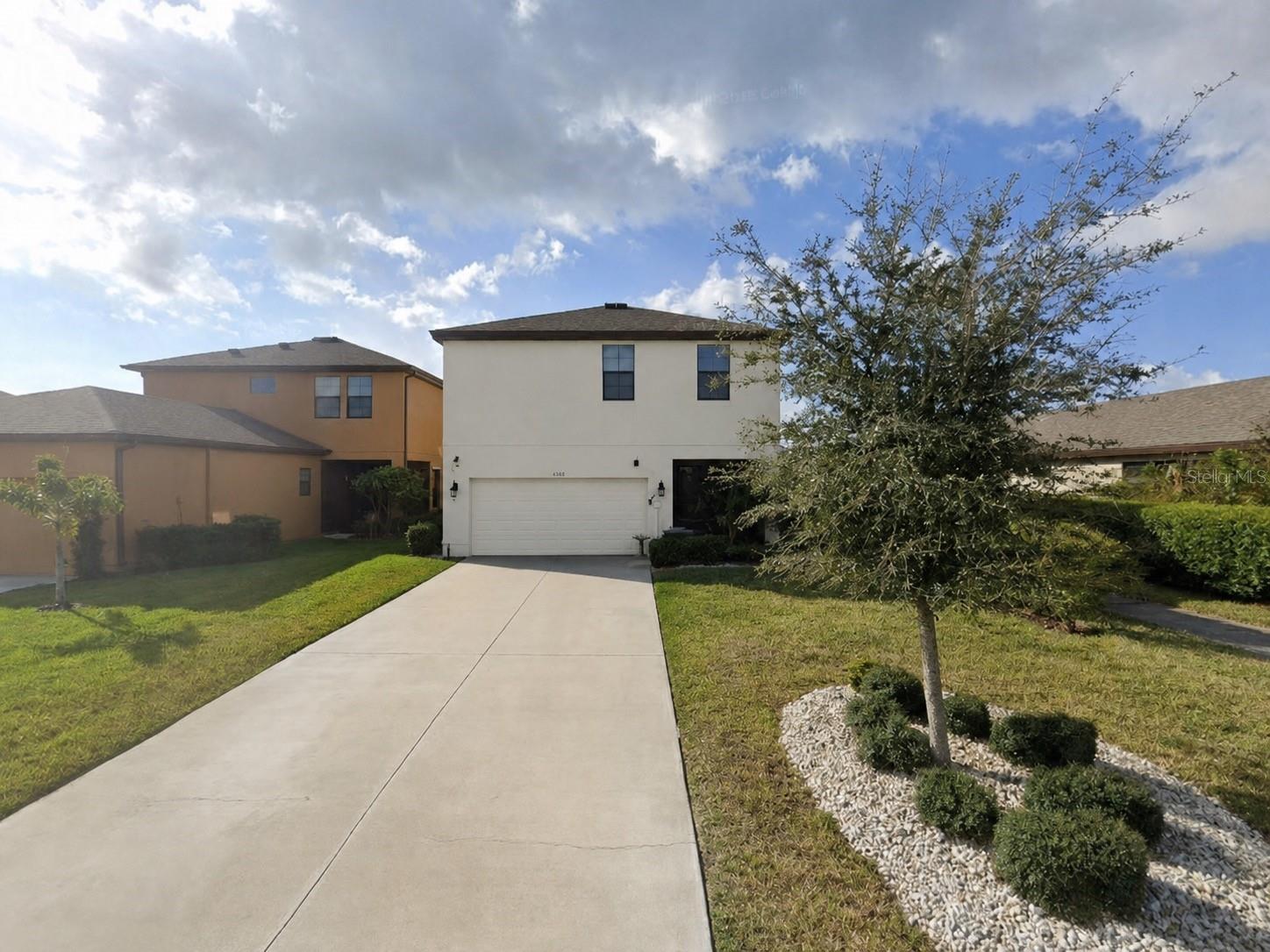 Driveway/Garage