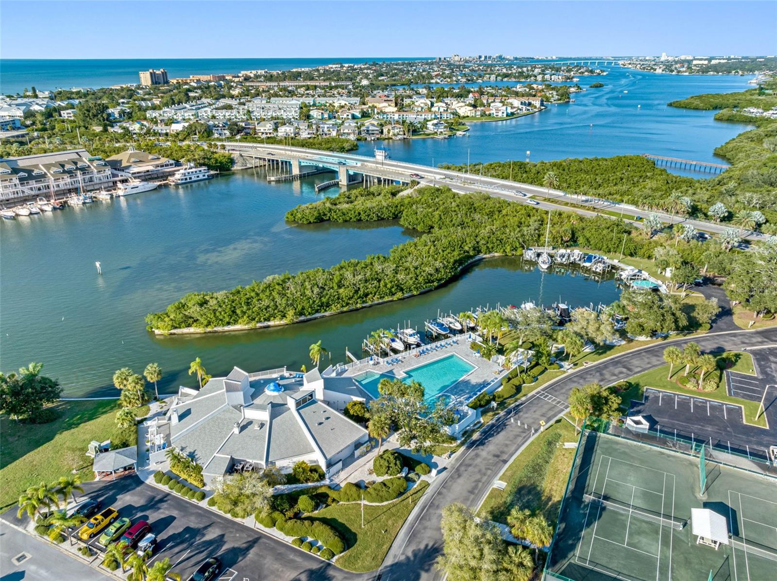 Clay Tennis Courts, Pickleball, marina, resort amenities