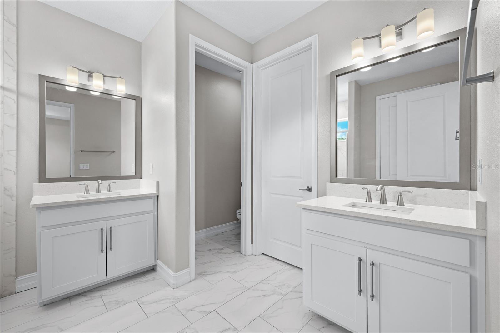 Master bath 2 vanities