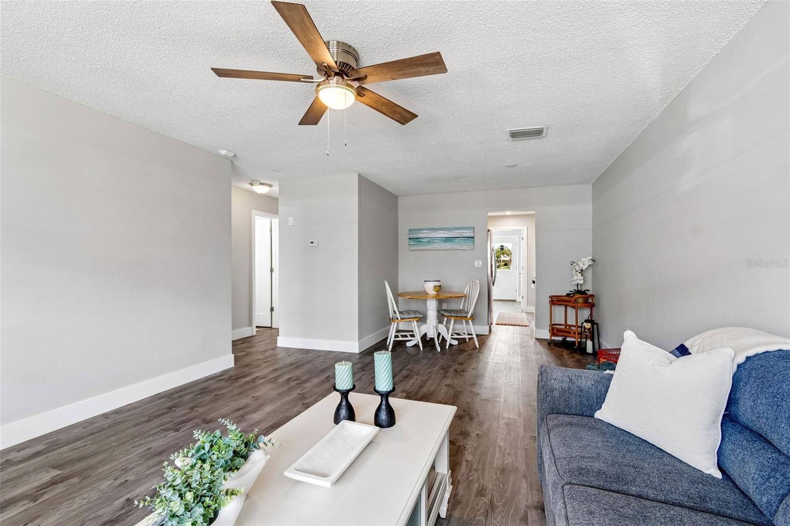 Living Room/Dining