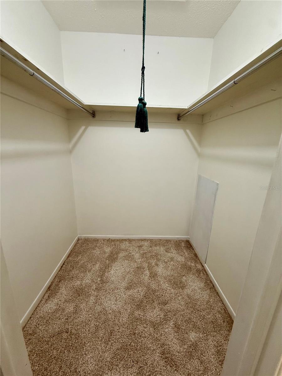 Walk-in Closet