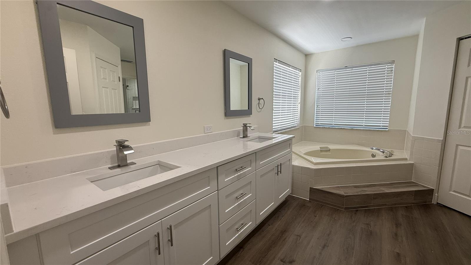 principal bath room
