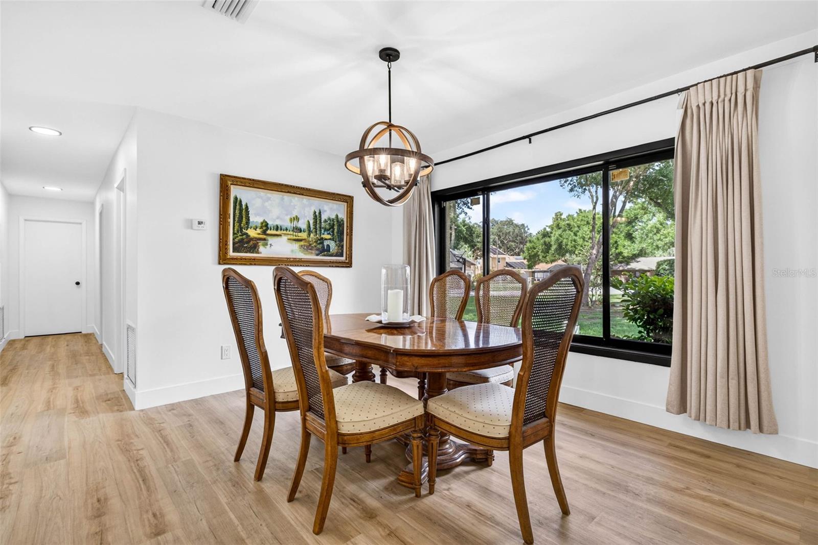 Formal dinning room