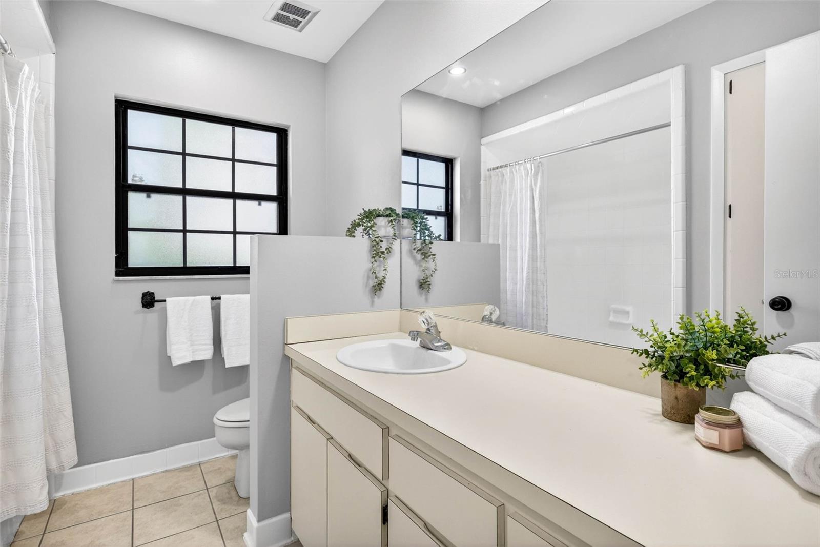 3rd.full bath with tub