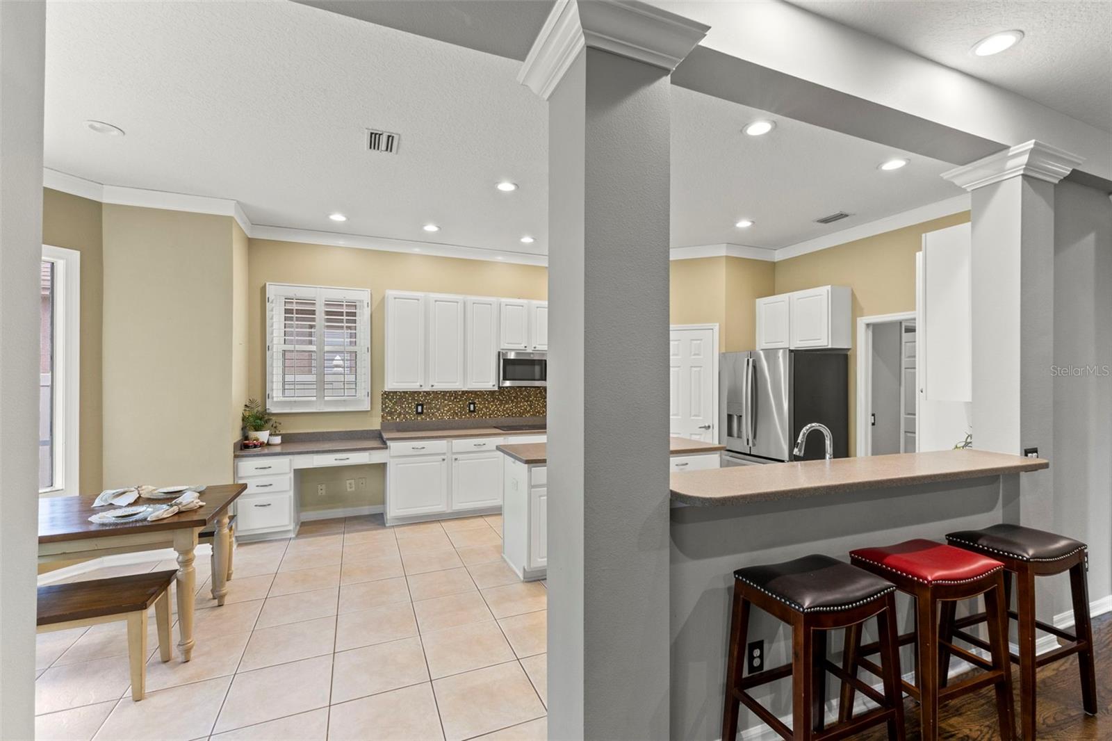 Kitchen bar area