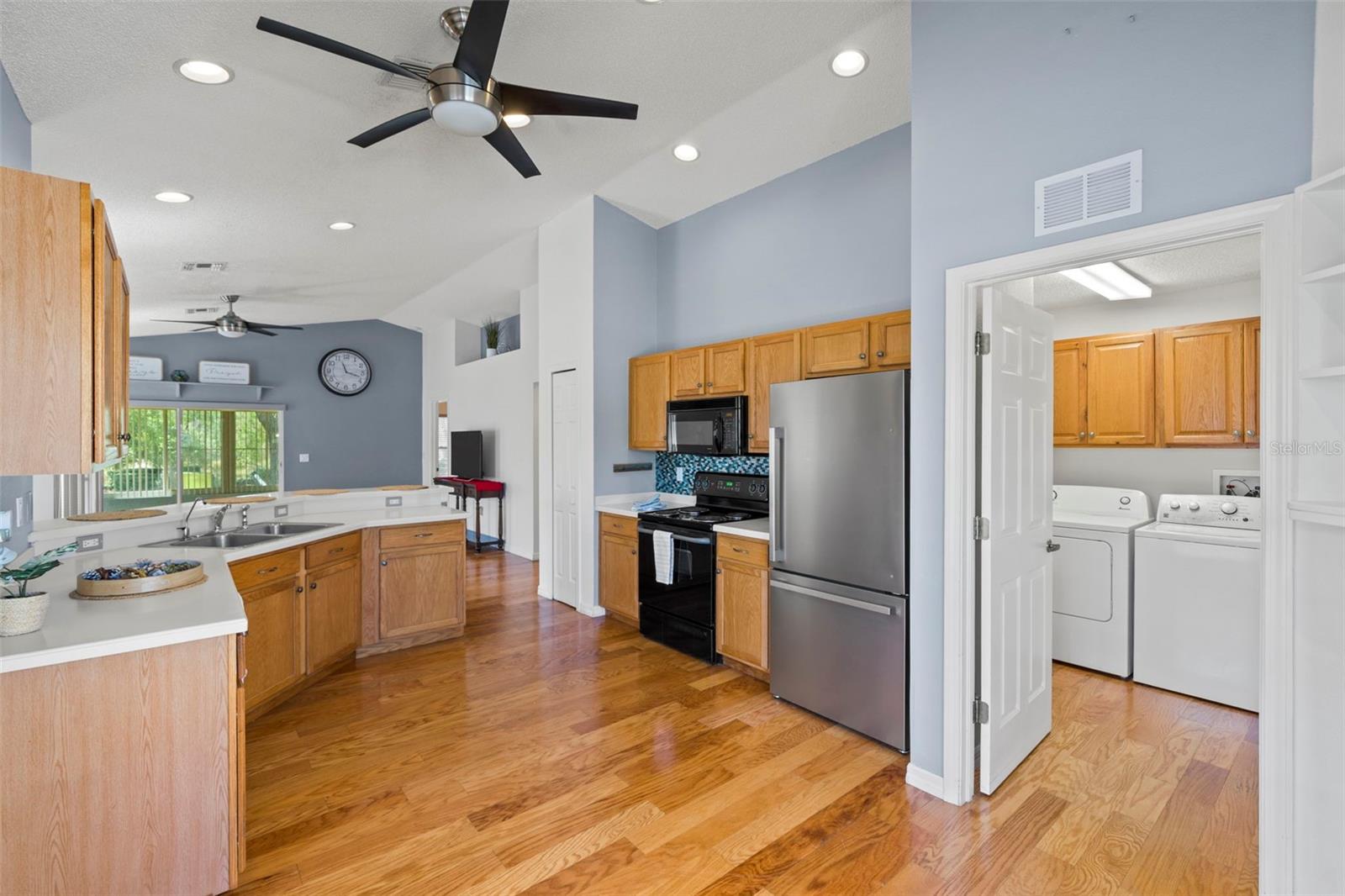 Kitchen/laundry room entry