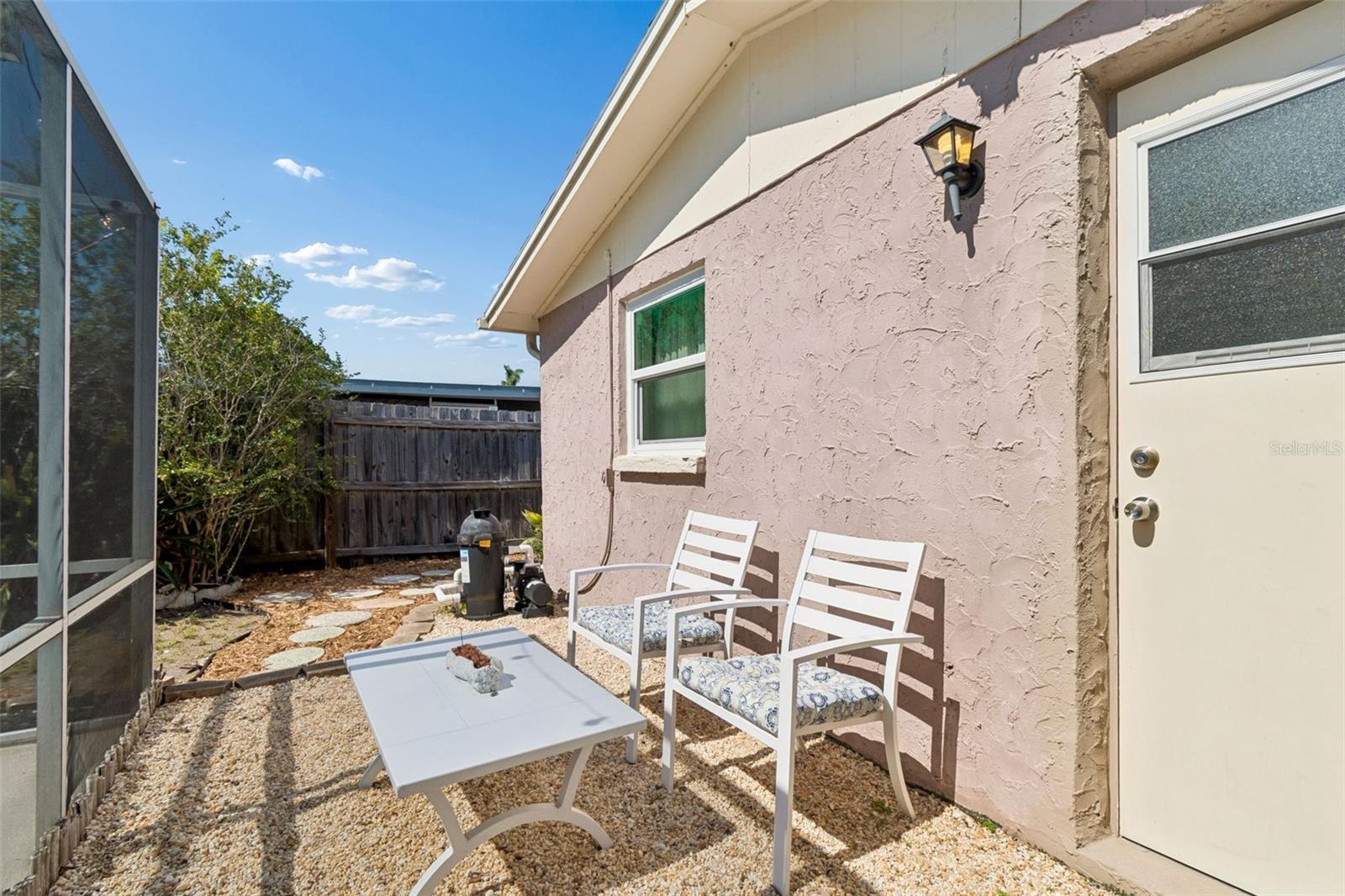 Space between Primary bath and pool