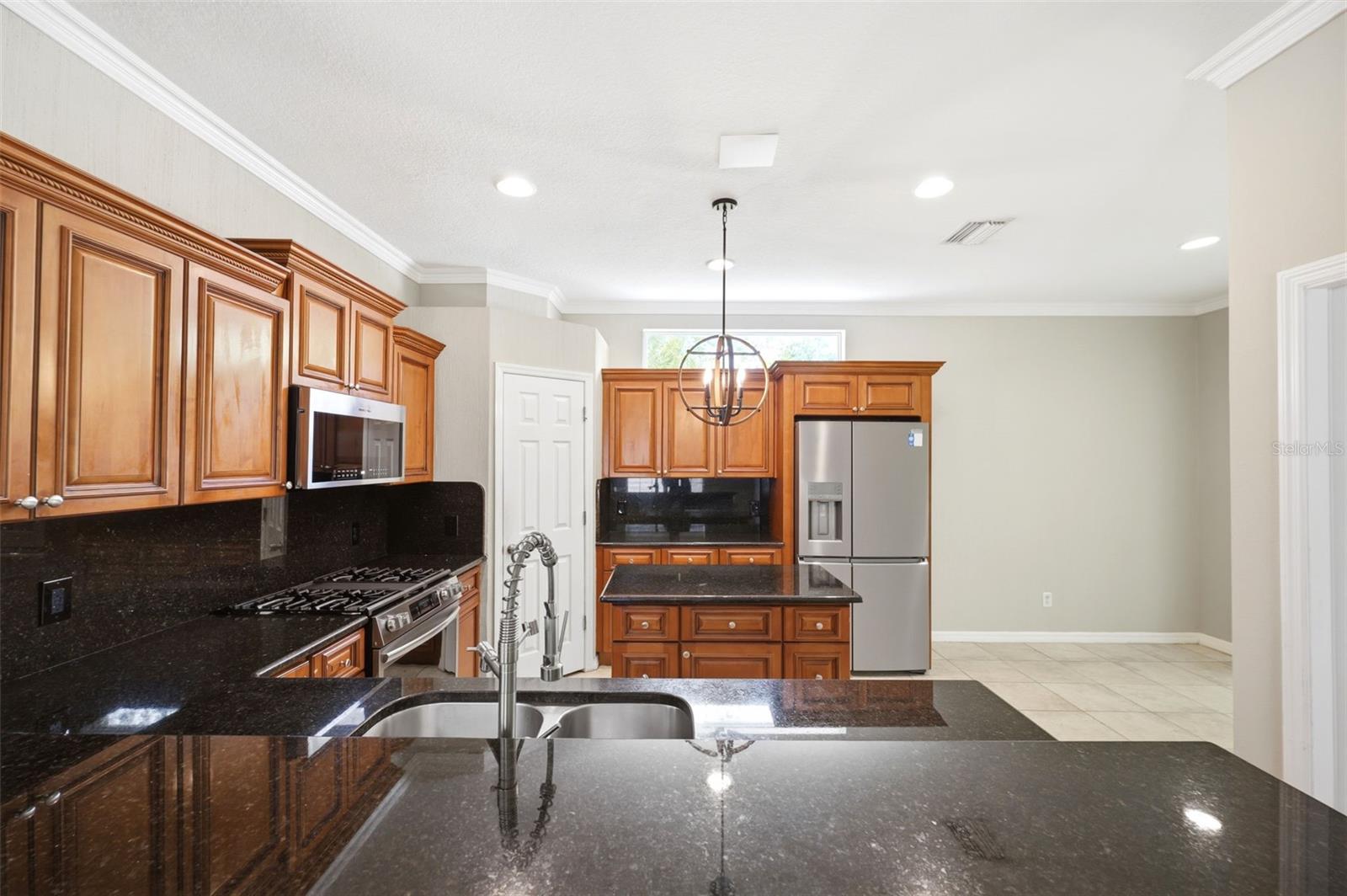 KITCHEN WITH EAT IN AREA AND BREAKFAST BAR