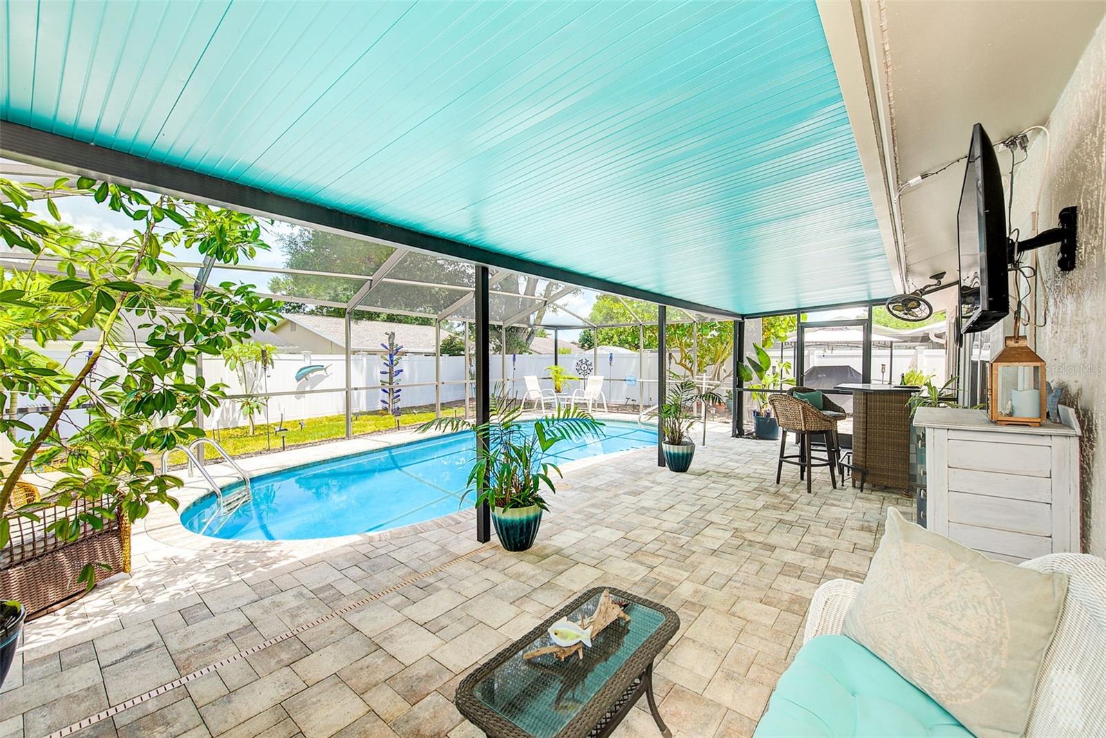 Covered lanai with pavers