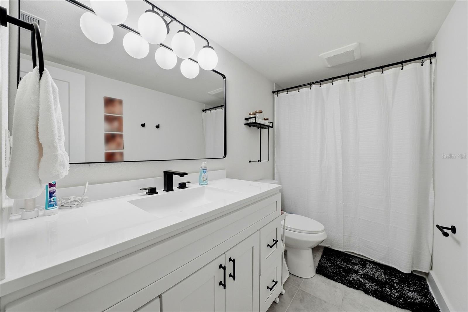 Bathroom 2 with tub