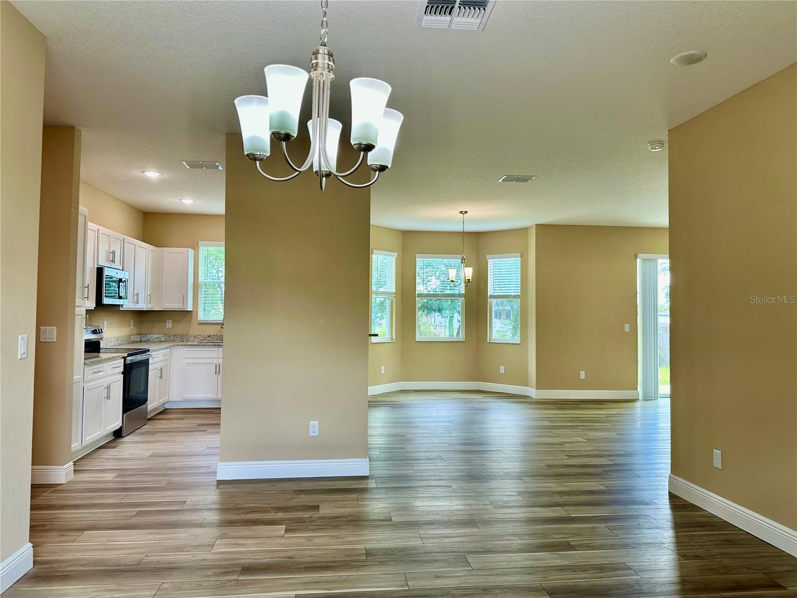 W7885915