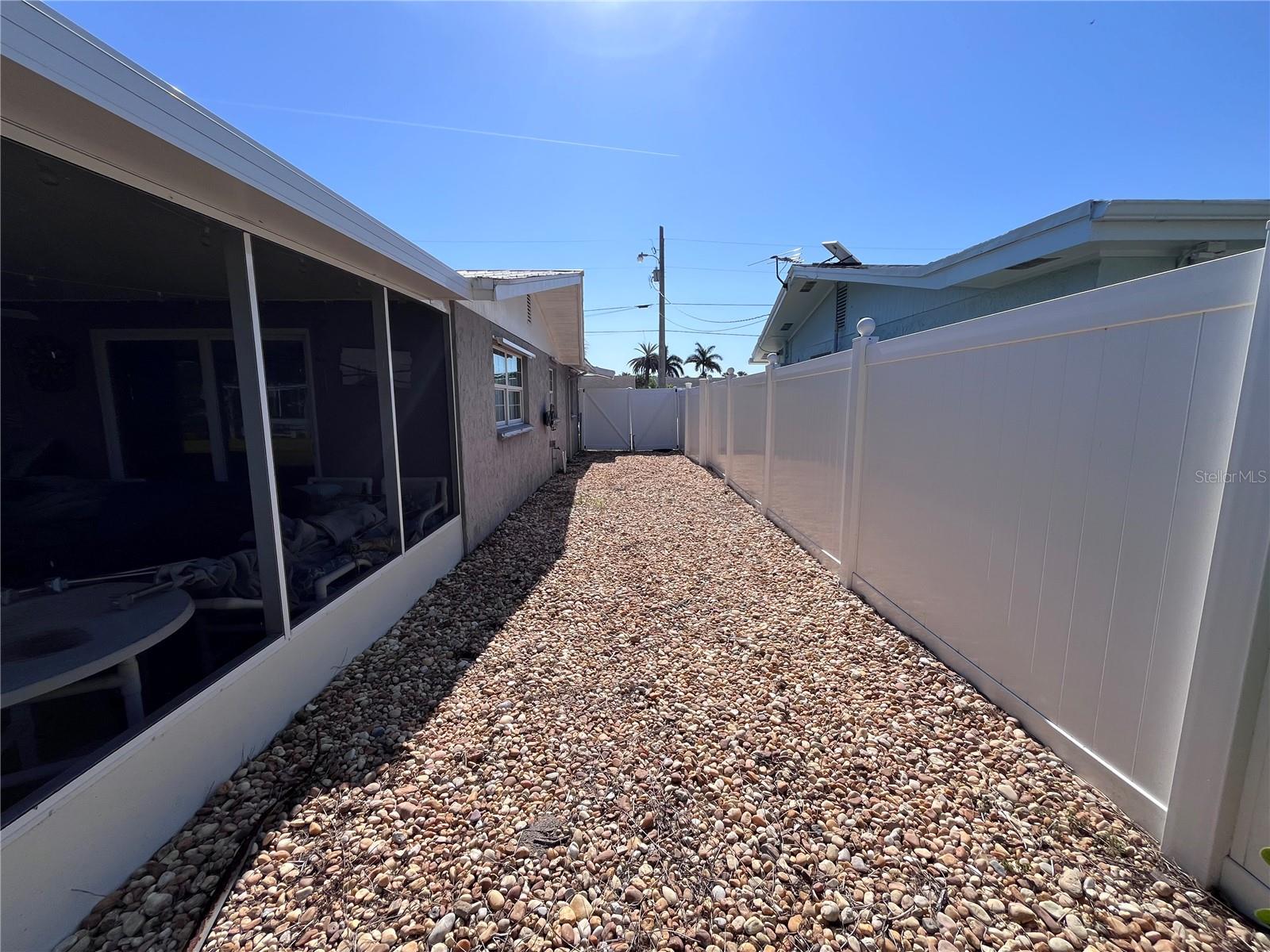 Side yard for boat trailer