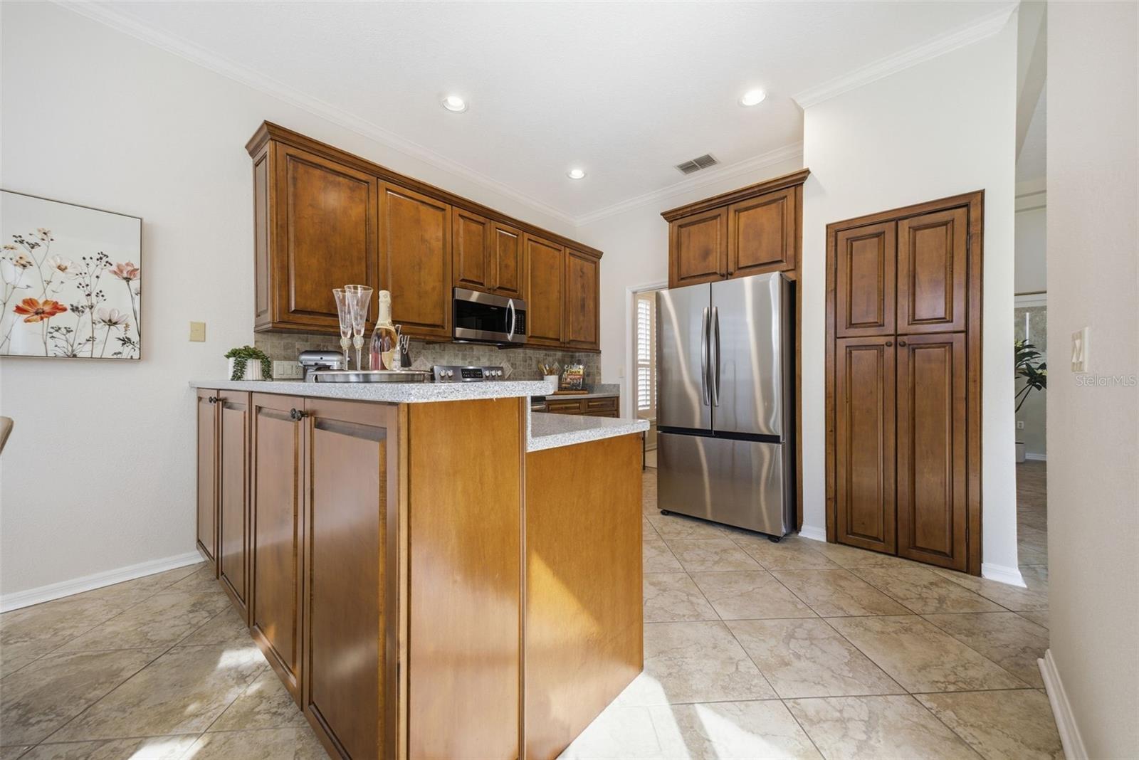 HIGH-END WOOD CABINETRY