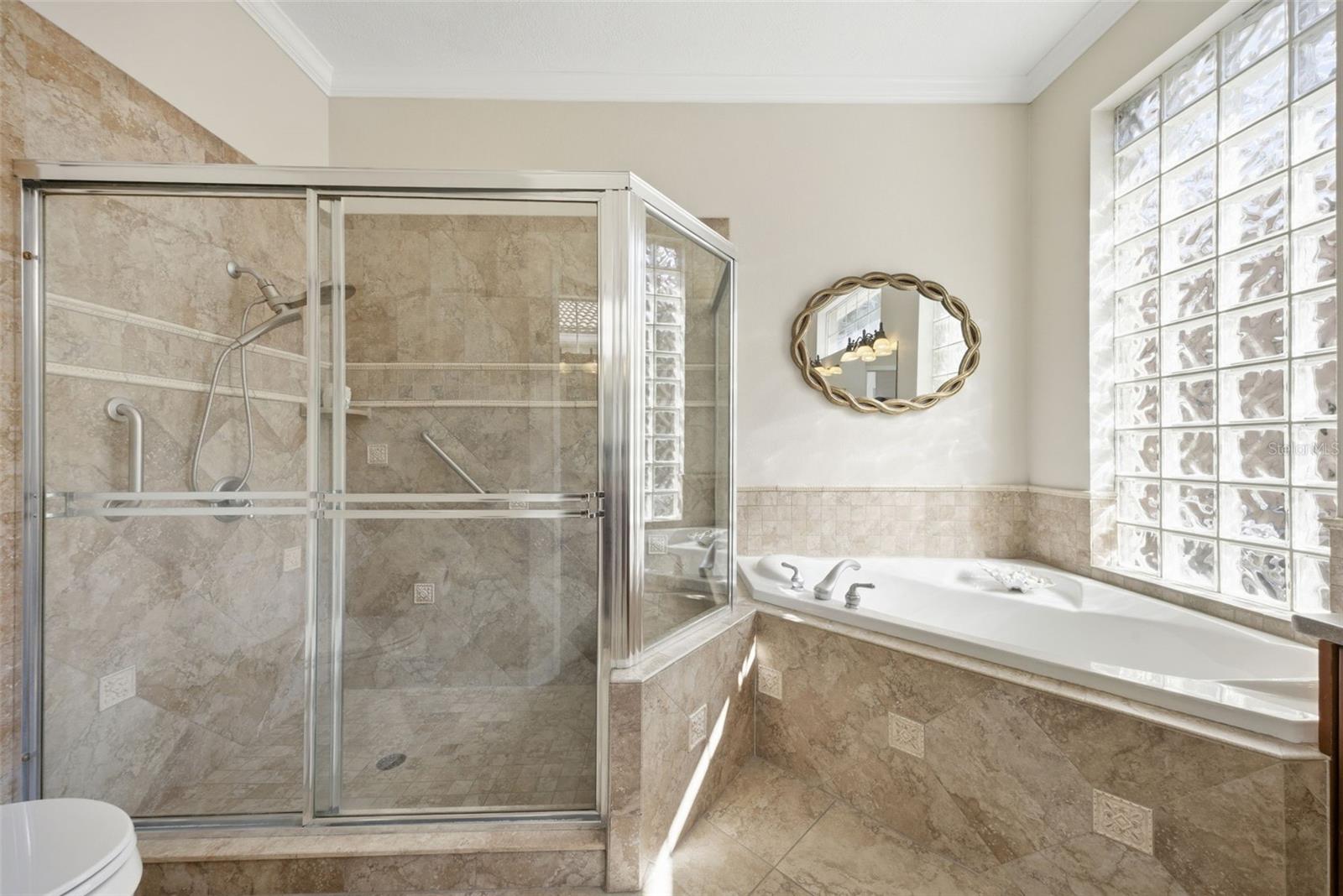 LARGE SHOWER & SOAKER TUB