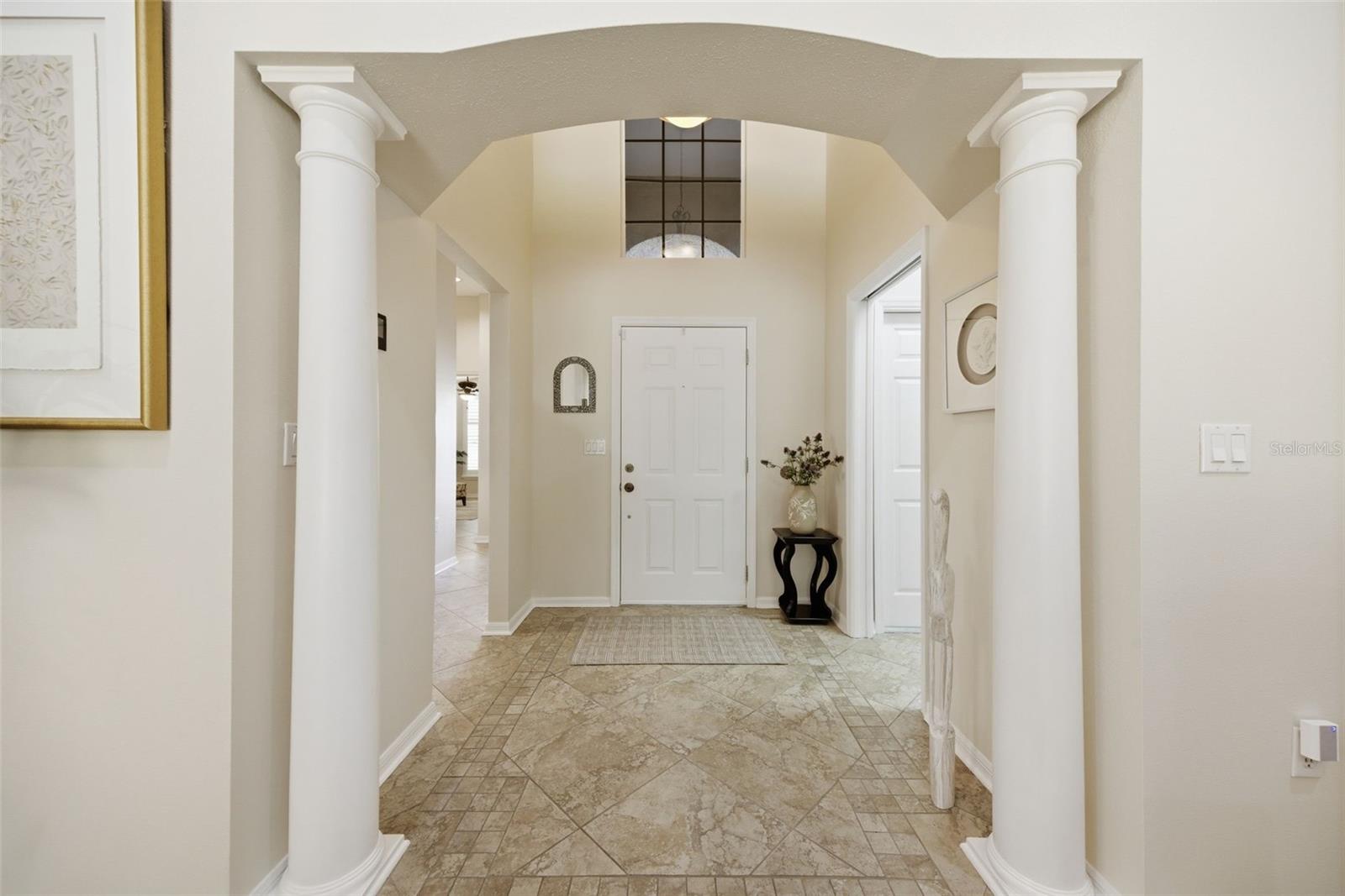 FRESHLY PAINTED THROUGHOUT WITH SHERWIN WILLIAMS SHOJI WHITE