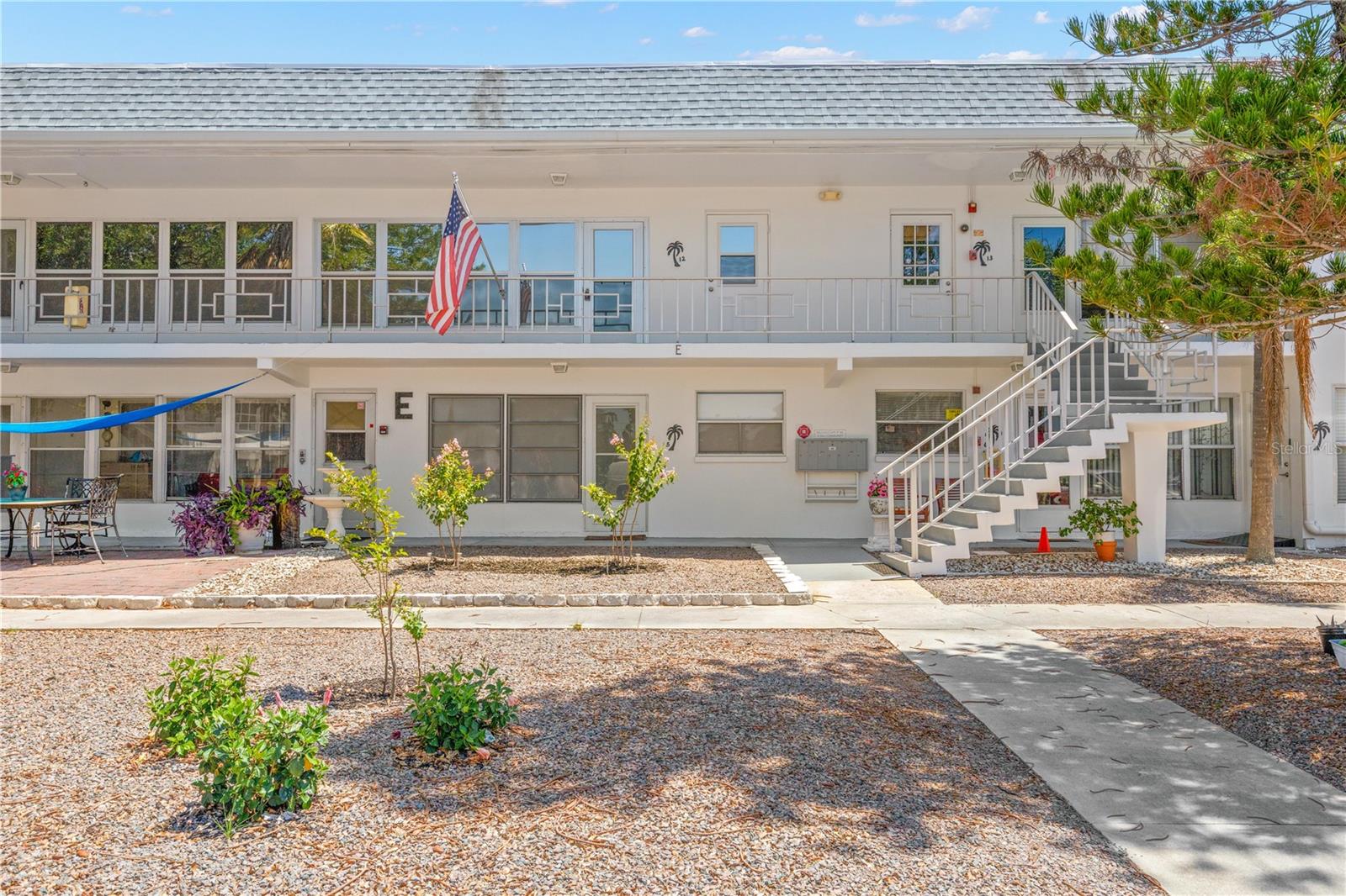 2nd story with no upstairs neighbors!