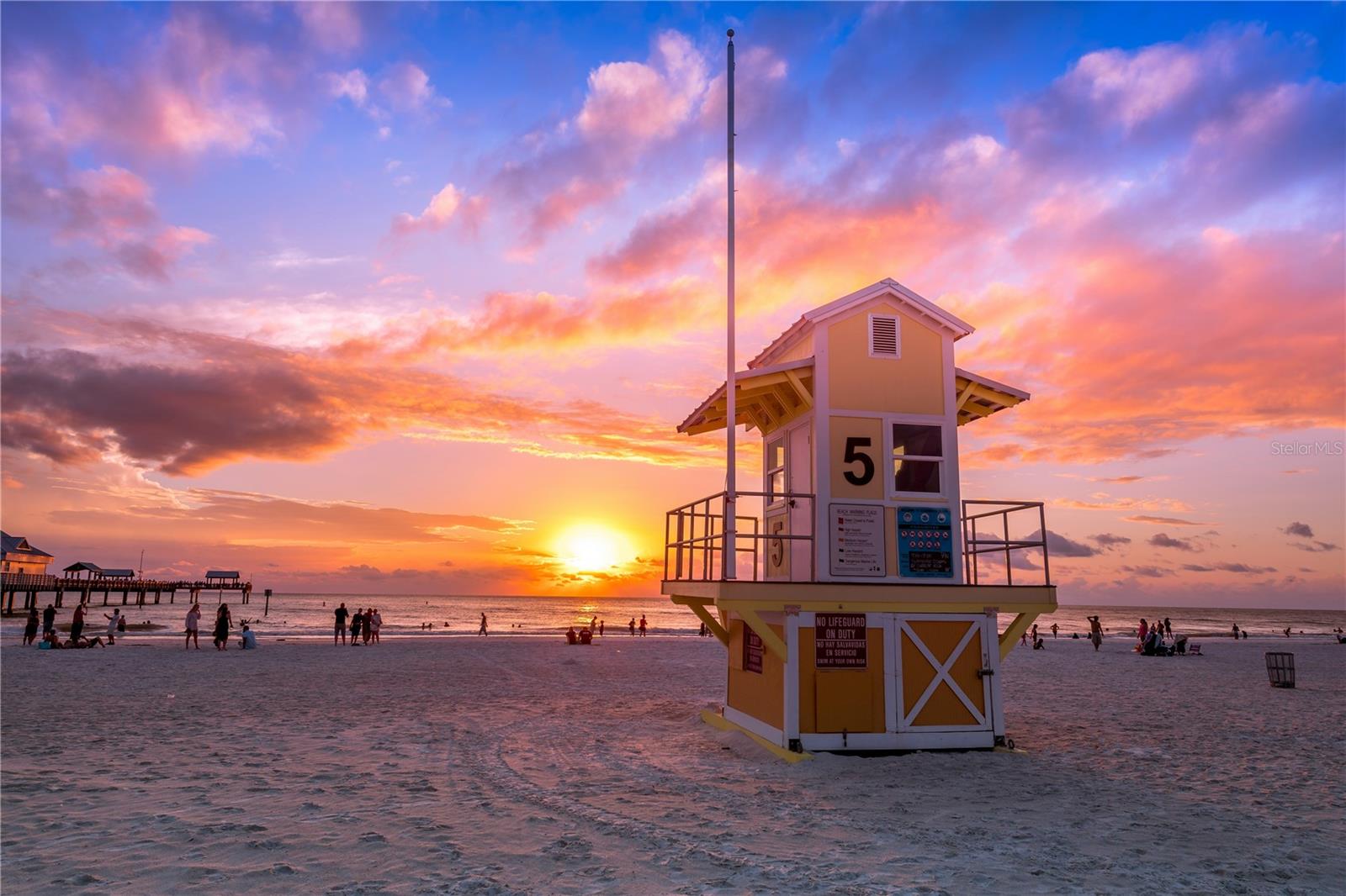 Beautiful Clearwater Beach sunsets 10 minutes from home!