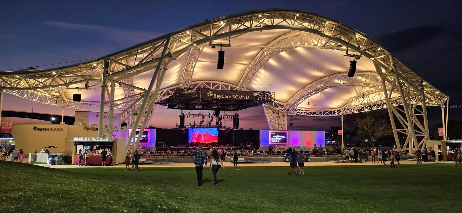 The Baycare Sound amphitheater is just 6 minutes away!
