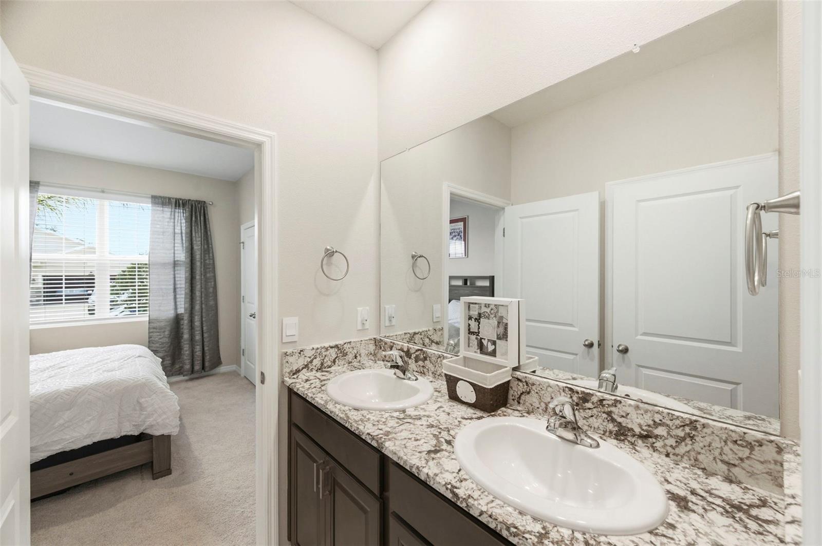 Jack and Jill bath